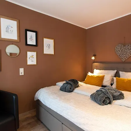 1st Floor Homestay Cologne